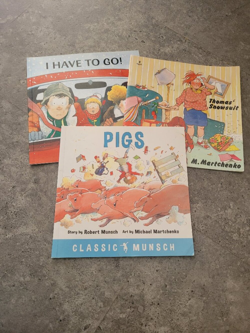 Robert Munsch Children's Book Lot of 3 Pigs I Have to Go! Thomas' Snowsuit